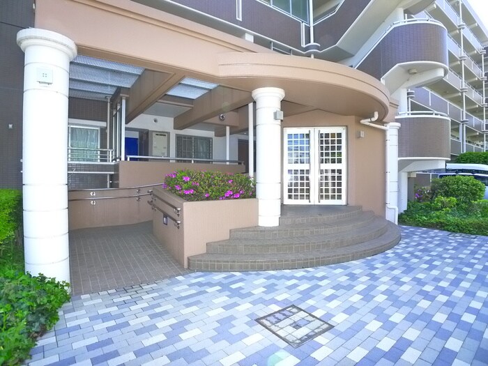 物件外観写真3　(エントランス部分)