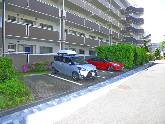 物件外観写真4　(駐車場)