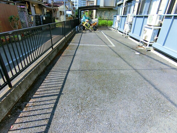 物件外観写真4　(駐車場)
