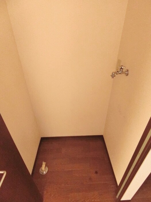 物件内観写真10　(洗濯機置場)