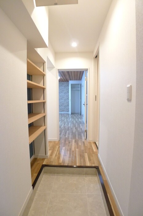 物件内観写真11　(玄関)