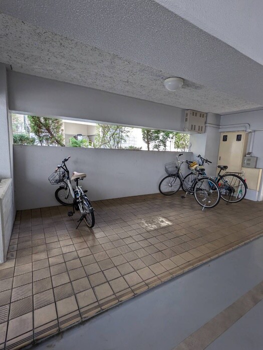 物件外観写真5　(駐輪場)