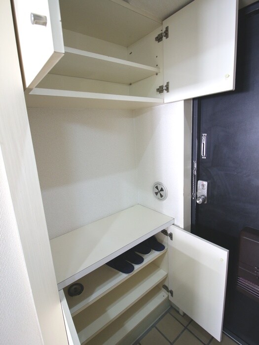 物件内観写真15　(靴箱)