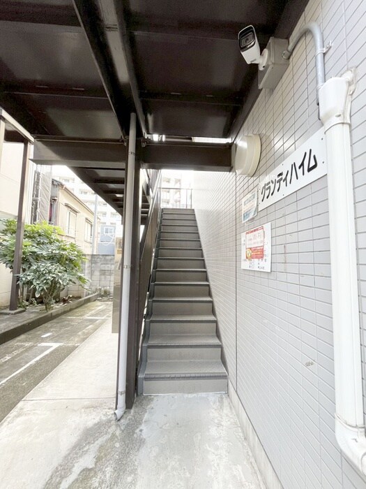 物件外観写真2　(エントランス部分)