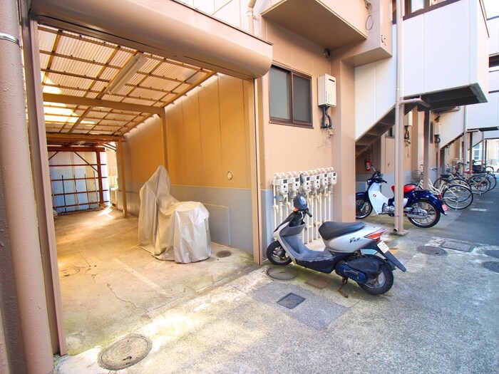 物件外観写真5　(駐輪場)