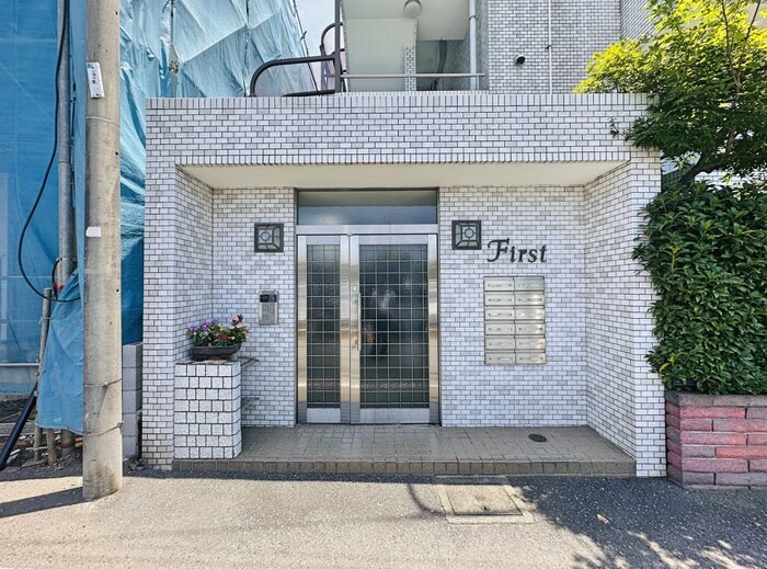 物件外観写真2　(エントランス部分)