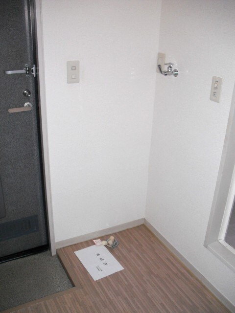 物件内観写真10　(洗濯機置場)