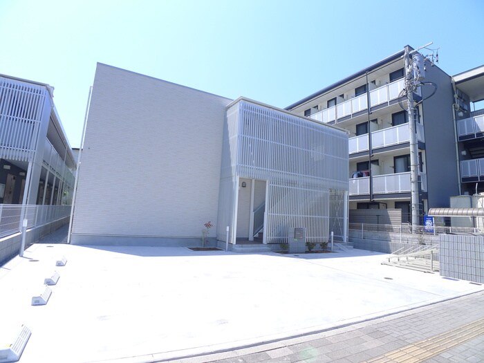 物件外観写真2　(駐車場)