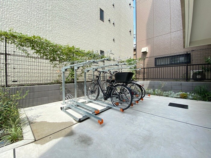 物件外観写真4　(駐輪場)