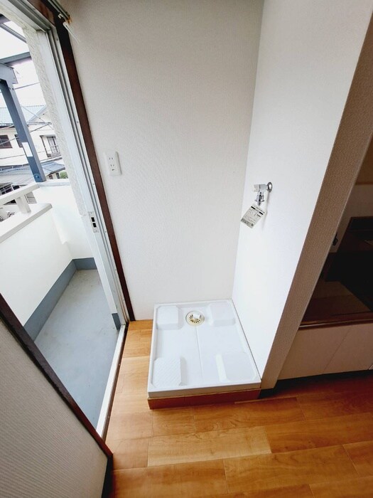 物件内観写真14　(洗濯機置場)