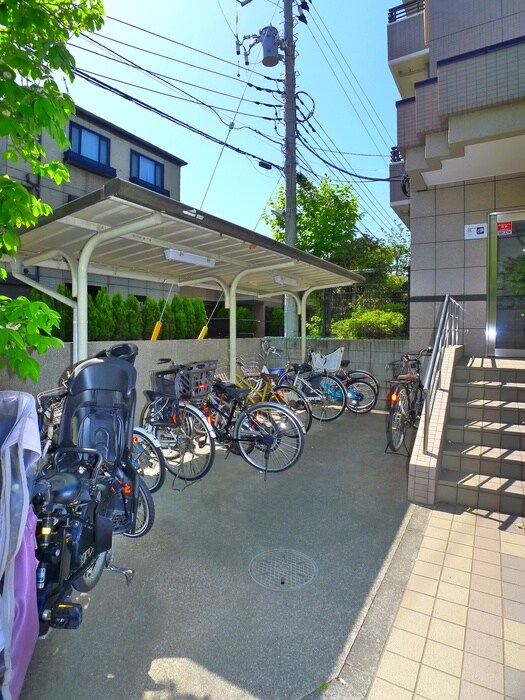 物件外観写真4　(駐輪場)