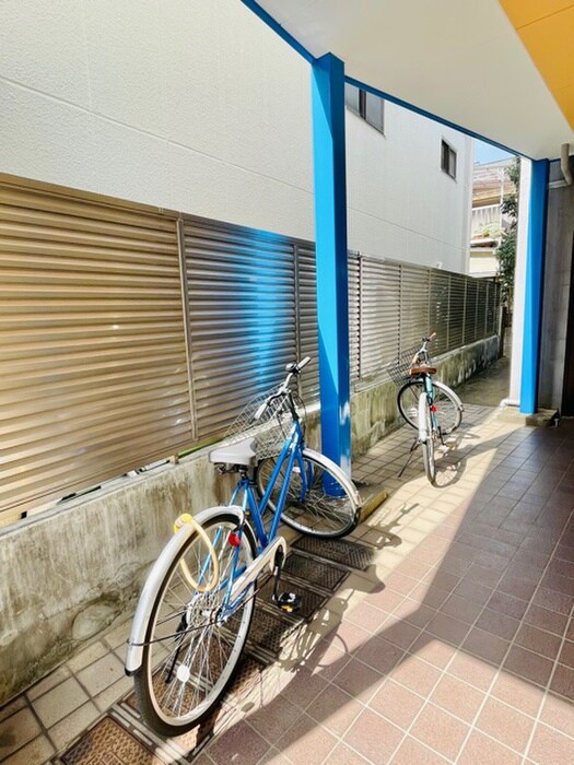 物件外観写真4　(駐輪場)