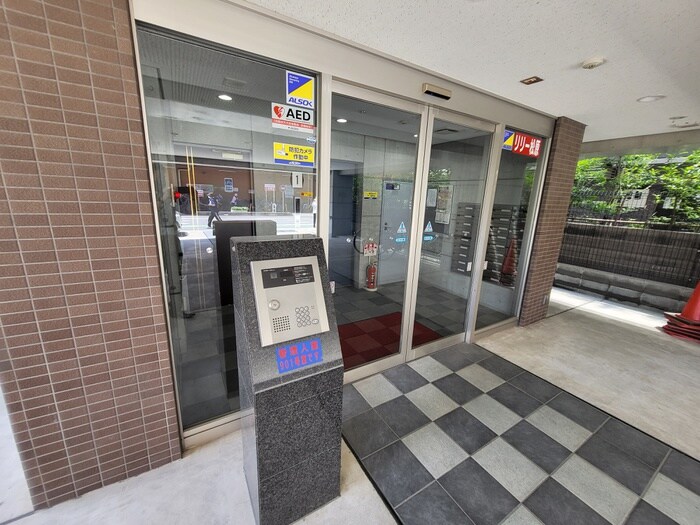 物件外観写真2　(エントランス部分)