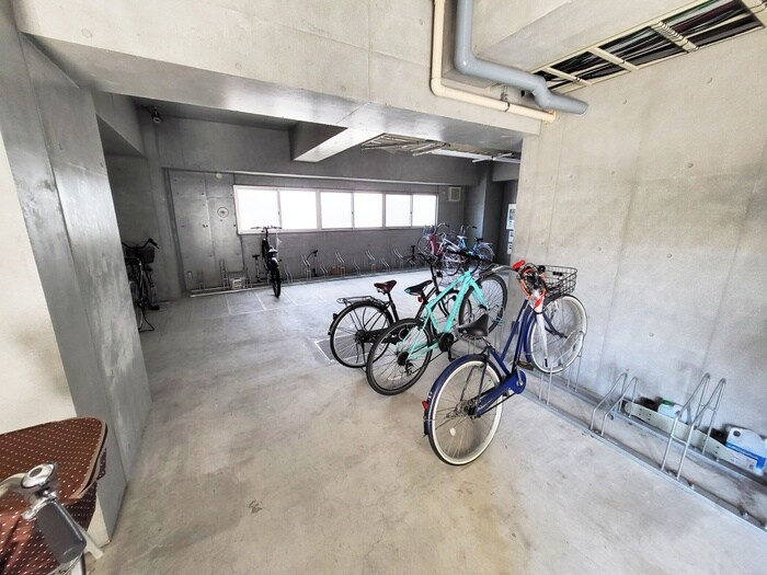 物件外観写真6　(駐輪場)