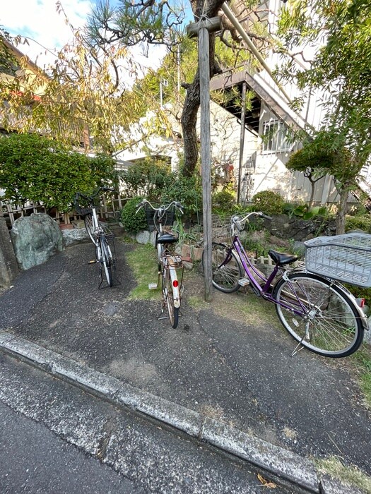 物件外観写真3　(駐輪場)