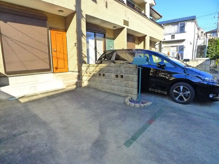 物件外観写真2　(駐車場)