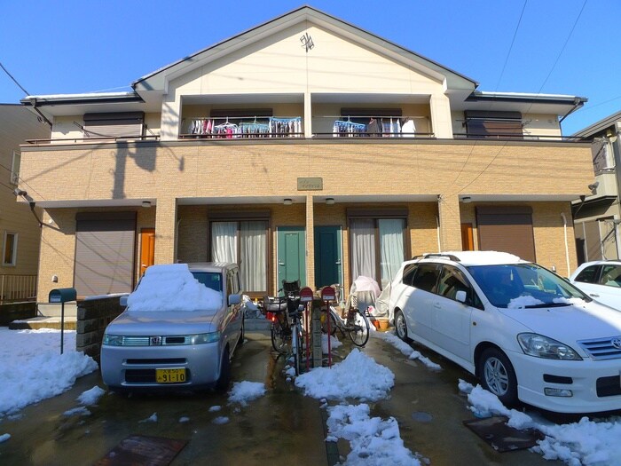 物件外観写真5　(エントランス部分)