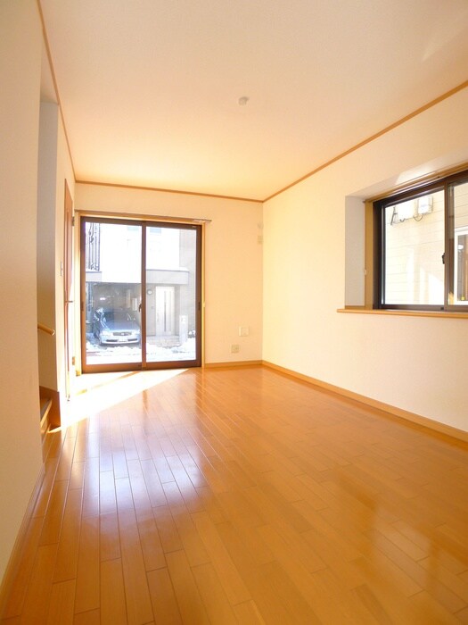 物件内観写真11　(室内からの展望)