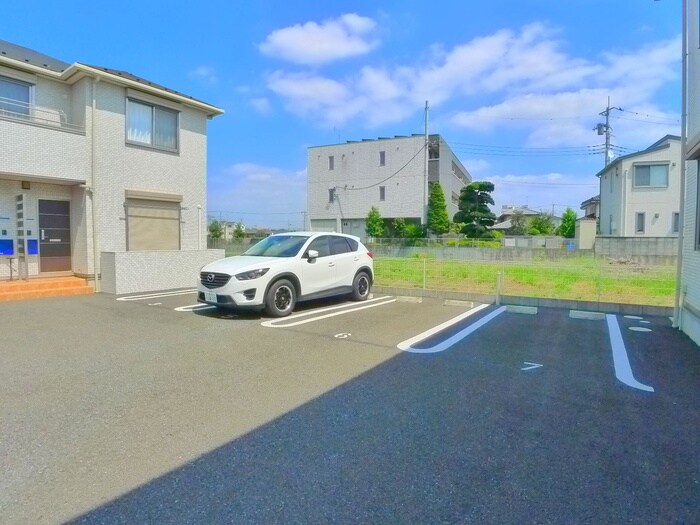 物件外観写真3　(駐車場)