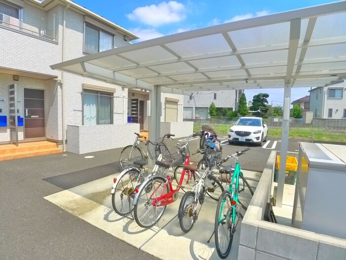 物件外観写真4　(駐輪場)