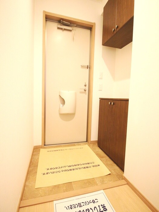 物件内観写真18　(玄関)