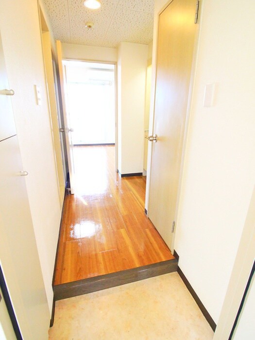 物件内観写真6　(玄関)