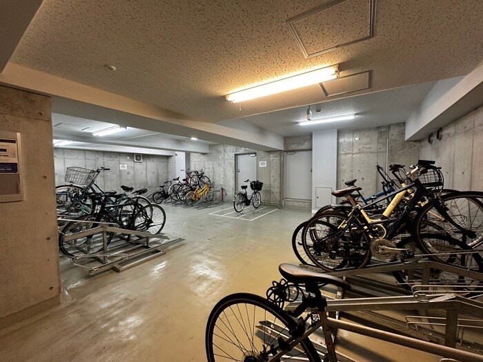 物件外観写真5　(駐輪場)