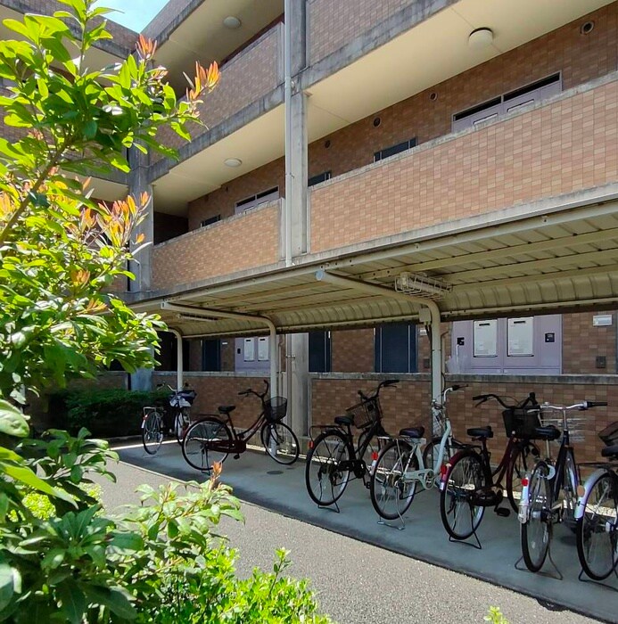 物件外観写真3　(駐輪場)