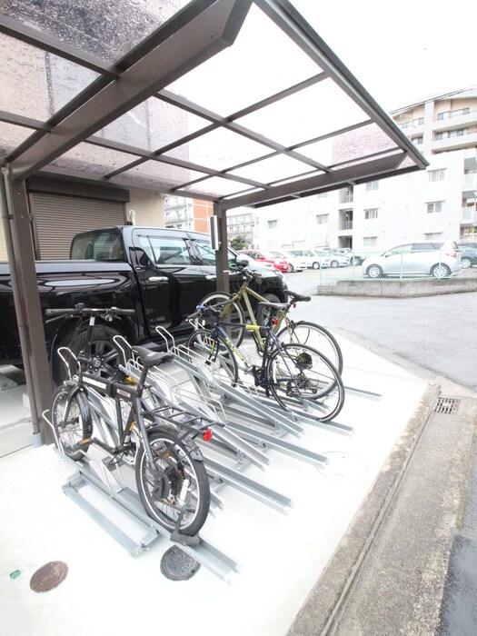 物件外観写真3　(駐輪場)