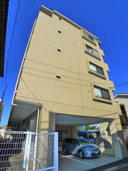 第六日東ハイツ外観写真