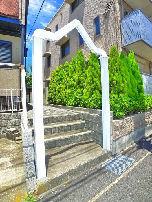 物件外観写真4　(エントランス部分)