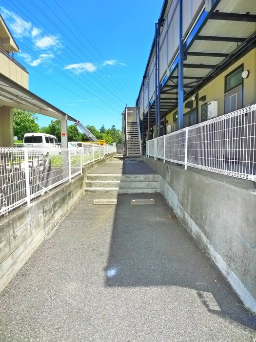 物件外観写真6　(エントランス部分)