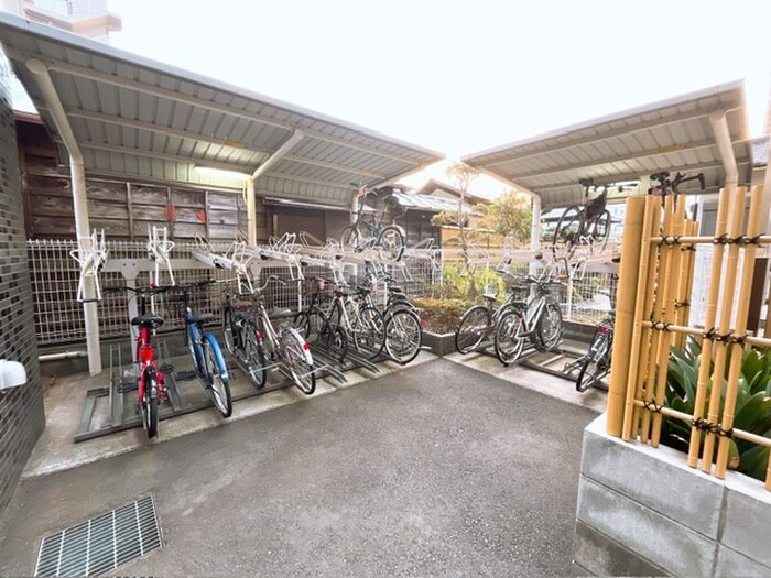 物件外観写真5　(駐輪場)