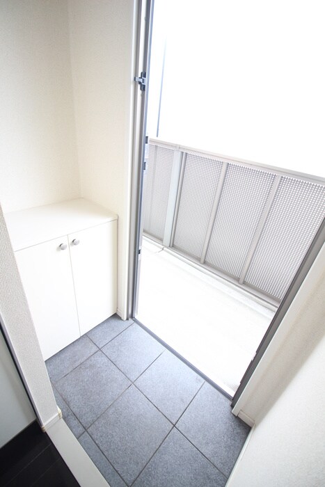 物件内観写真4　(玄関)