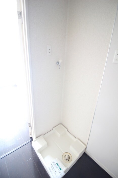 物件内観写真10　(洗濯機置場)