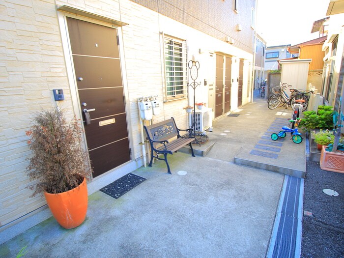 物件外観写真5　(エントランス部分)