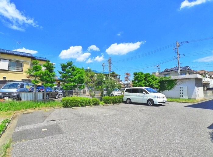 物件外観写真5　(駐車場)
