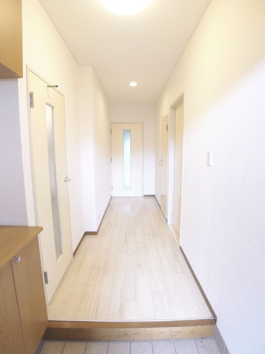 物件内観写真16　(廊下)