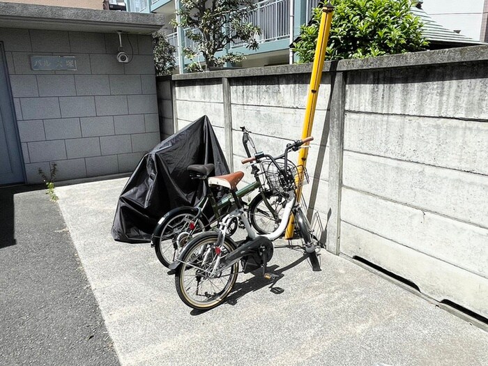 物件外観写真5　(駐輪場)