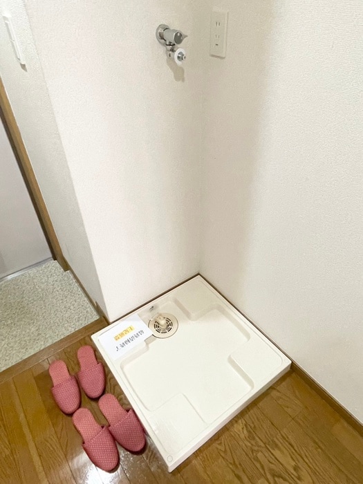 物件内観写真14　(洗濯機置場)