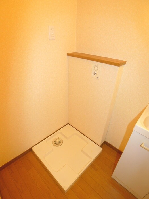 物件内観写真11　(洗濯機置場)