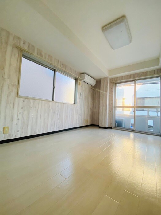 物件内観写真7　(室内からの展望)