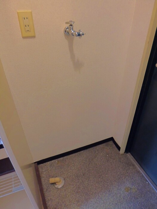 物件内観写真14　(洗濯機置場)