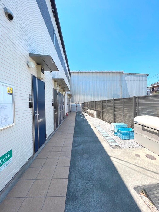 物件外観写真4　(エントランス部分)