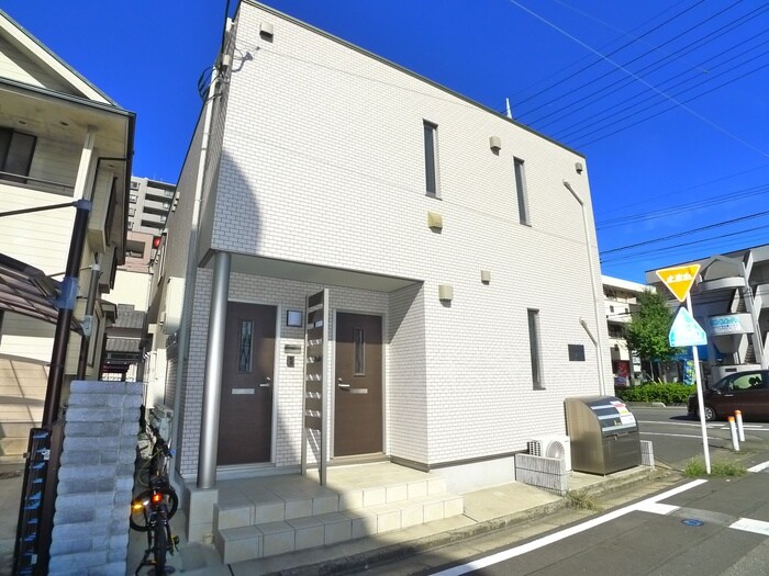 物件外観写真5　(エントランス部分)