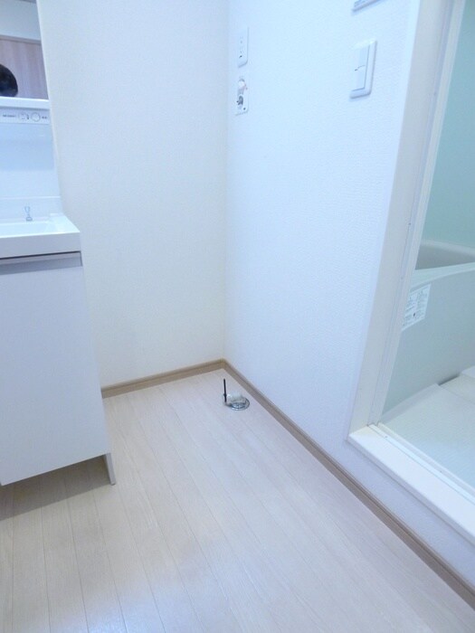 物件内観写真15　(洗濯機置場)