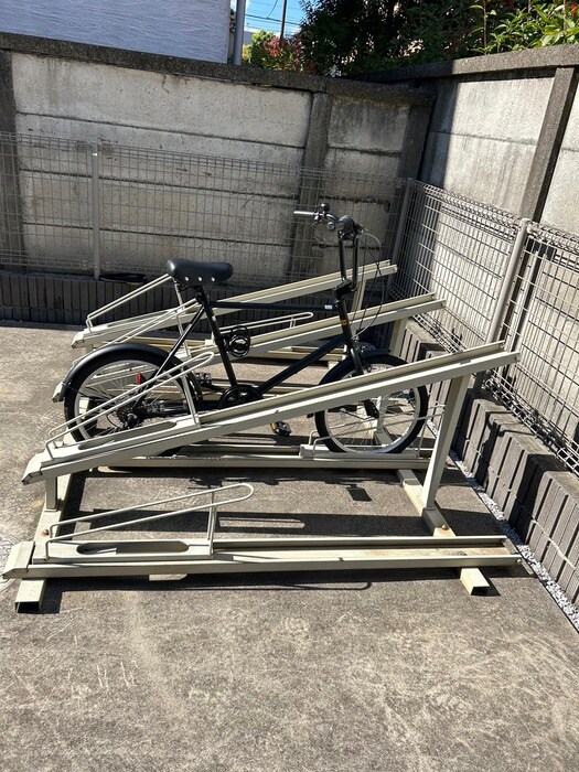 物件外観写真3　(駐輪場)