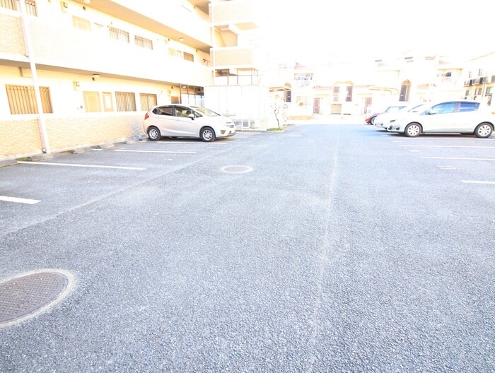 物件外観写真4　(駐車場)