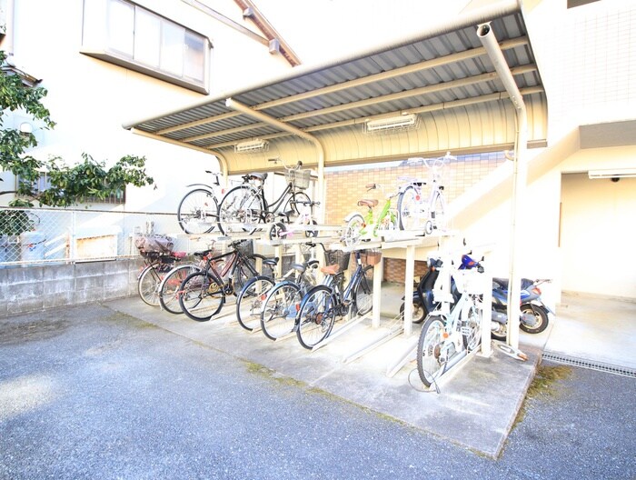 物件外観写真5　(駐輪場)