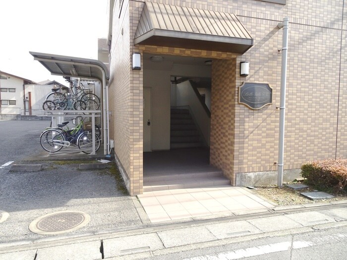 物件外観写真6　(エントランス部分)